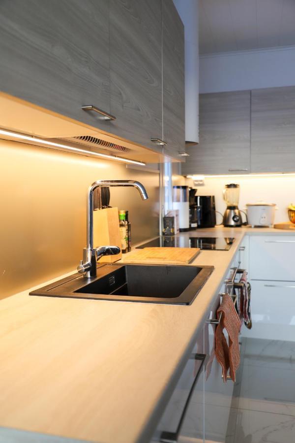 Modern Semi-detached House With Wonderful Location! *