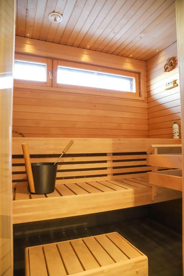 Modern Semi-detached House With Wonderful Location! Feriehus *