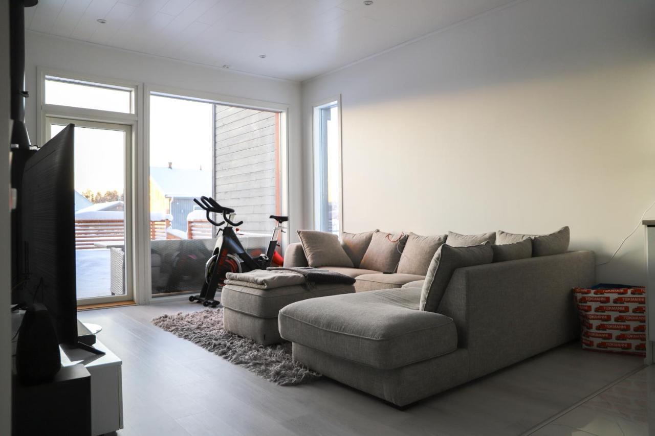 Modern Semi-detached House With Wonderful Location! Feriehus *