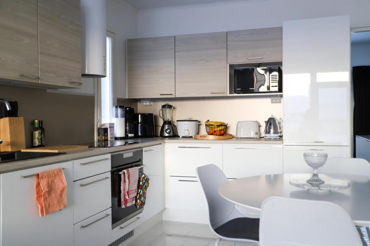 Modern Semi-detached House With Wonderful Location! Feriehus *
